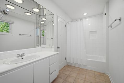 124 Ravinoaks Lane Highland Park IL 60035