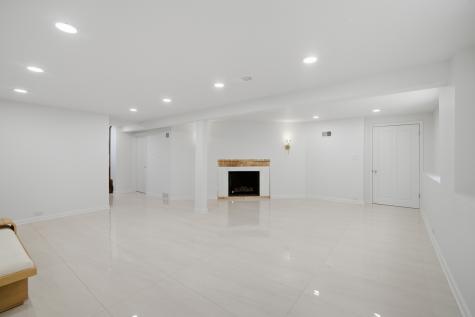 124 Ravinoaks Lane Highland Park IL 60035