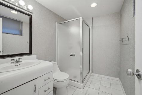 124 Ravinoaks Lane Highland Park IL 60035