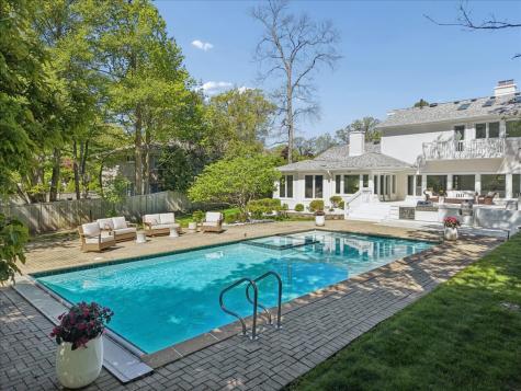 124 Ravinoaks Lane Highland Park IL 60035