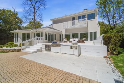 124 Ravinoaks Lane Highland Park IL 60035