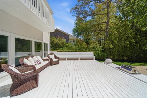 124 Ravinoaks Lane Highland Park IL 60035