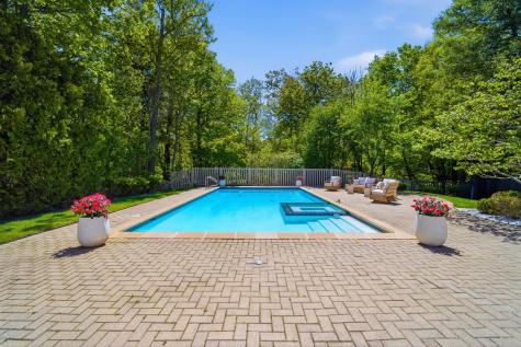 124 Ravinoaks Lane Highland Park IL 60035