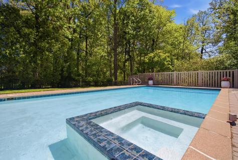 124 Ravinoaks Lane Highland Park IL 60035