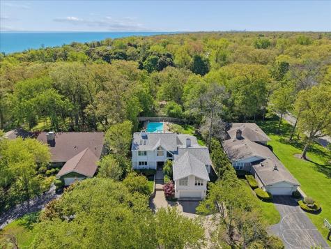 124 Ravinoaks Lane Highland Park IL 60035