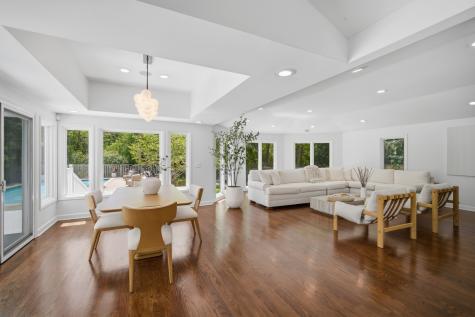 124 Ravinoaks Lane Highland Park IL 60035
