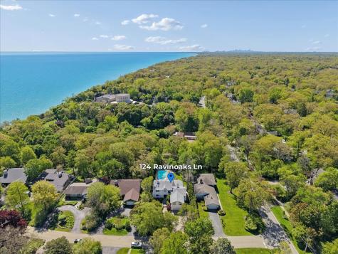 124 Ravinoaks Lane Highland Park IL 60035