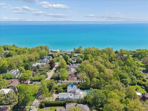 124 Ravinoaks Lane Highland Park IL 60035