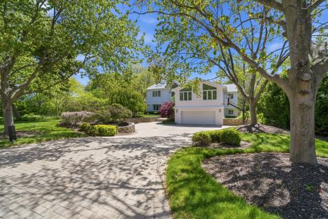 124 Ravinoaks Lane Highland Park IL 60035