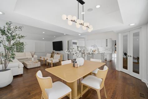 124 Ravinoaks Lane Highland Park IL 60035