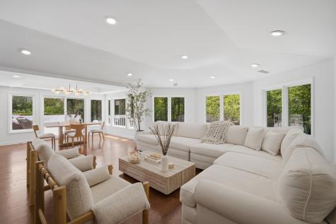 124 Ravinoaks Lane Highland Park IL 60035