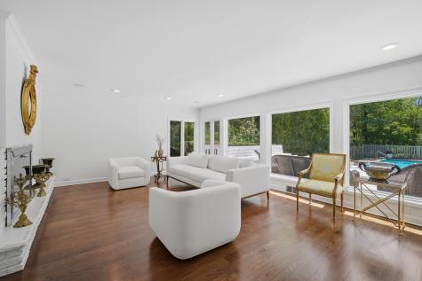 124 Ravinoaks Lane Highland Park IL 60035