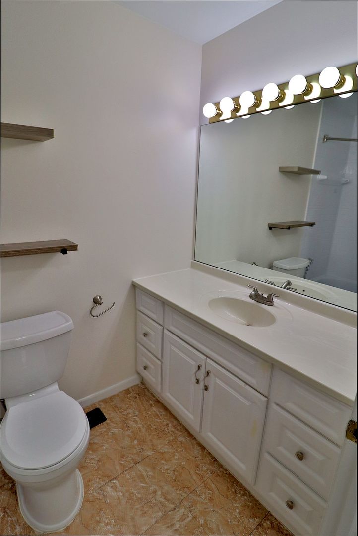 819 Mansfield Court Schaumburg IL 60194
