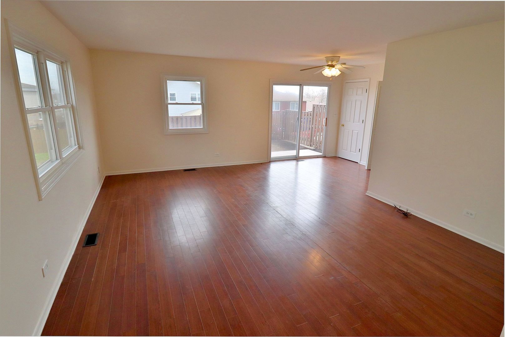 819 Mansfield Court Schaumburg IL 60194