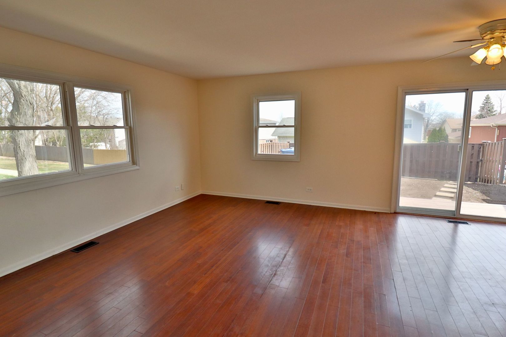 819 Mansfield Court Schaumburg IL 60194