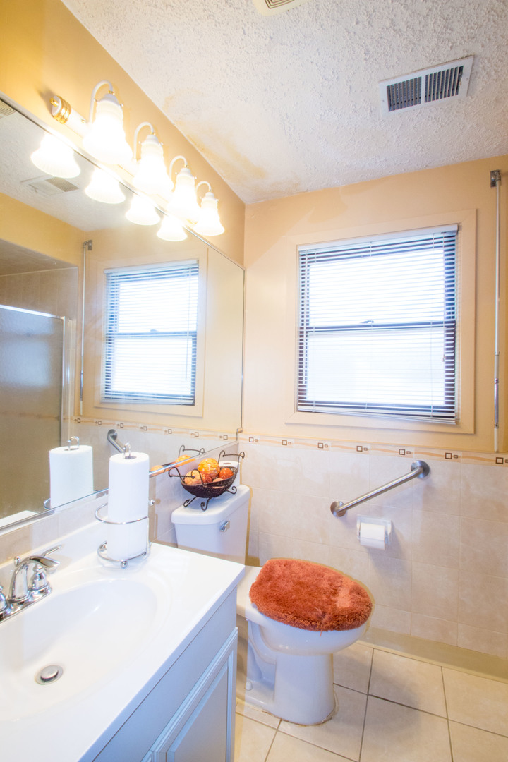 10656 South Rhodes Avenue Chicago IL 60628