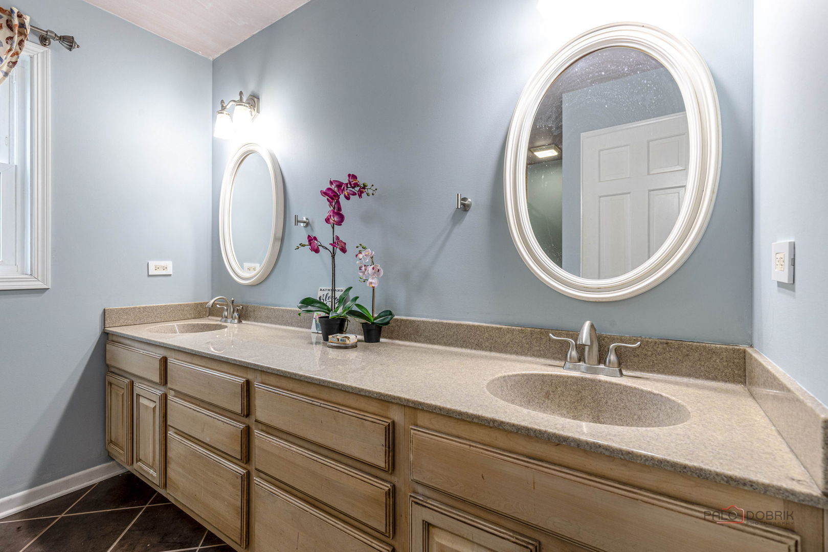 516 North Emroy Avenue Elmhurst IL 60126