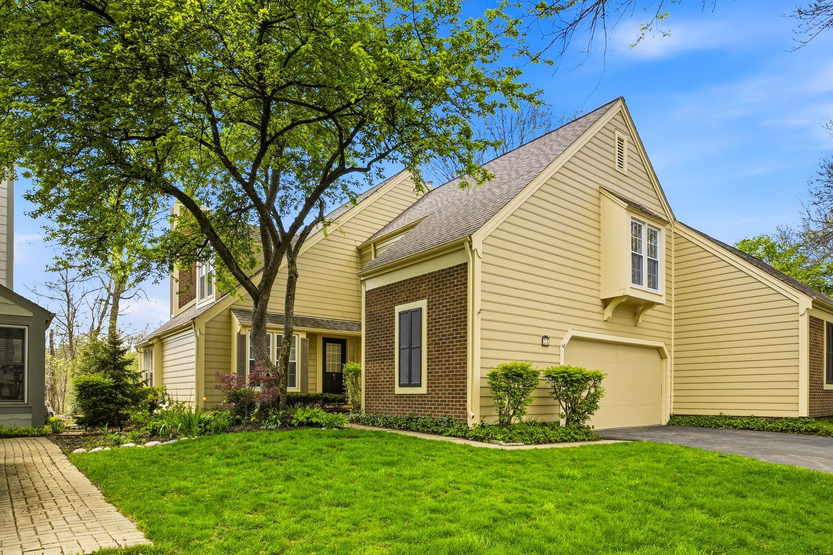 76 Whittington Course St. Charles IL 60174