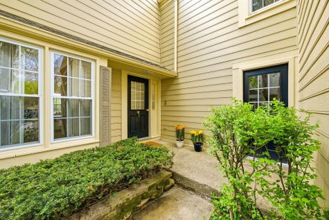 76 Whittington Course St. Charles IL 60174