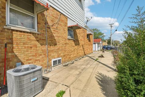 8853 South Troy Avenue Evergreen Park IL 60805