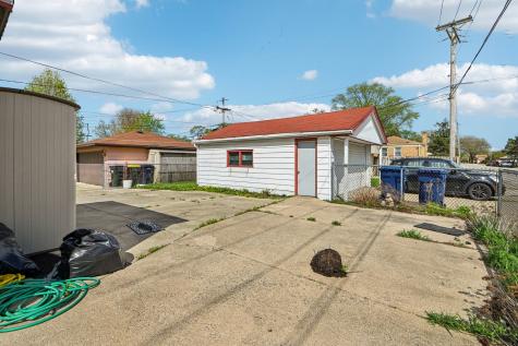 8853 South Troy Avenue Evergreen Park IL 60805