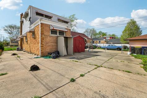 8853 South Troy Avenue Evergreen Park IL 60805