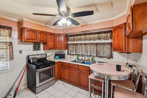 8853 South Troy Avenue Evergreen Park IL 60805