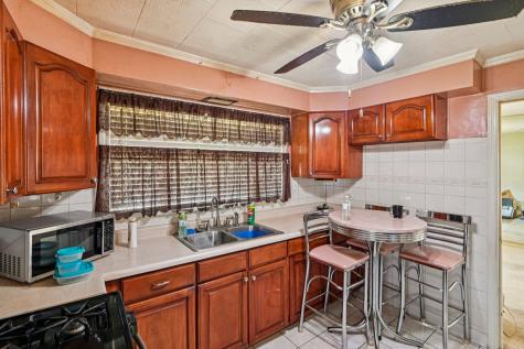 8853 South Troy Avenue Evergreen Park IL 60805