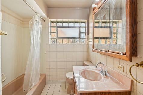 8853 South Troy Avenue Evergreen Park IL 60805