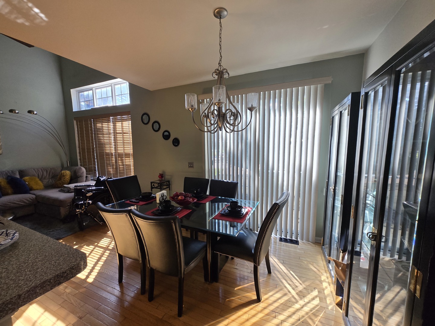 494 Vaughn Circle Aurora IL 60502