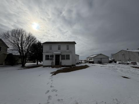 215 Grove Street Weldon IL 61882