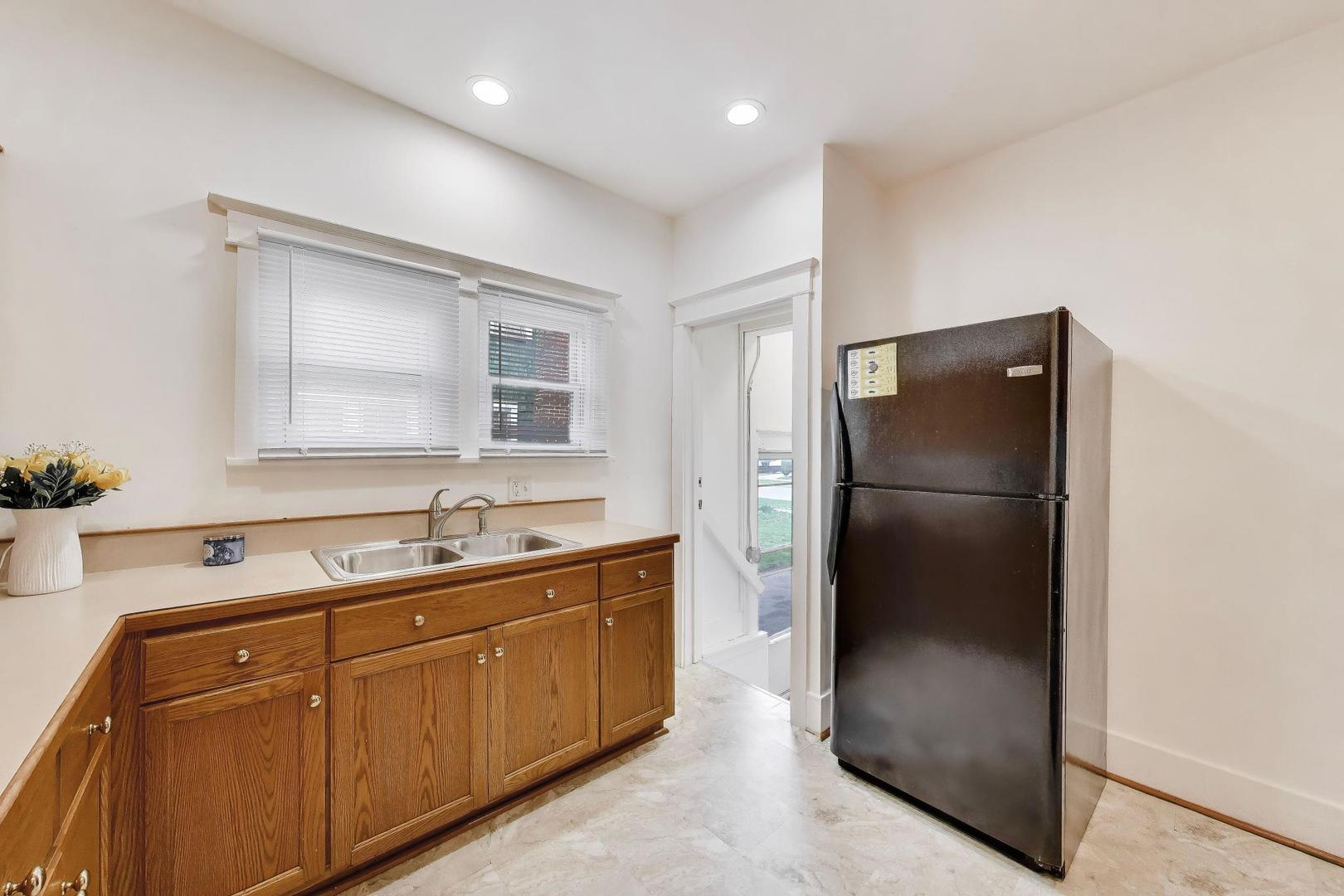 534 North May Street Aurora IL 60506