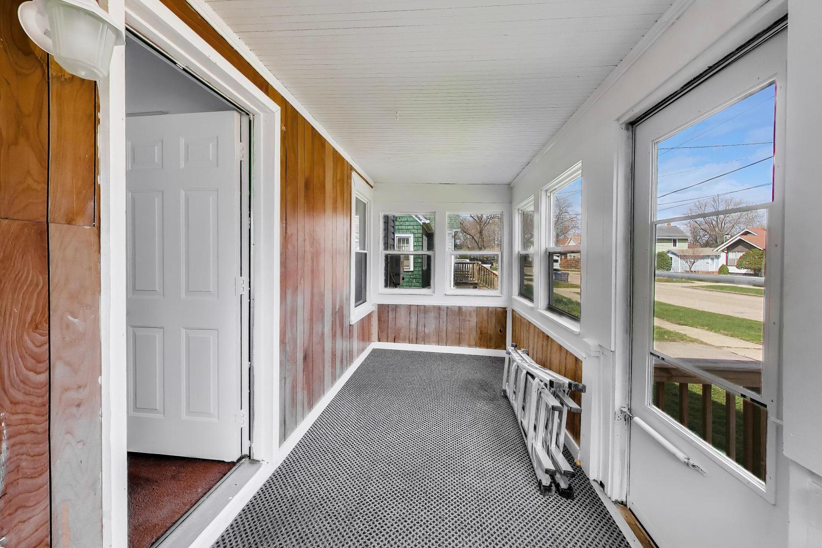 534 North May Street Aurora IL 60506