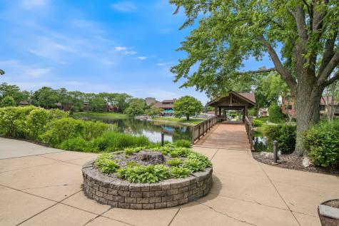 21 Kyle Court Willowbrook IL 60527
