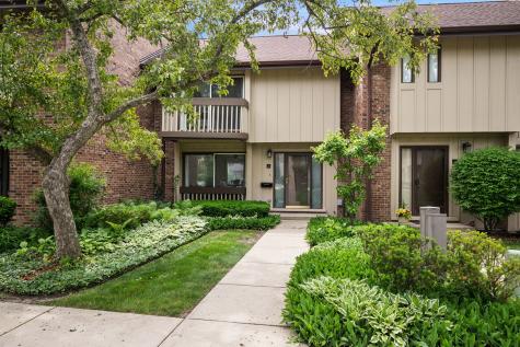 21 Kyle Court Willowbrook IL 60527