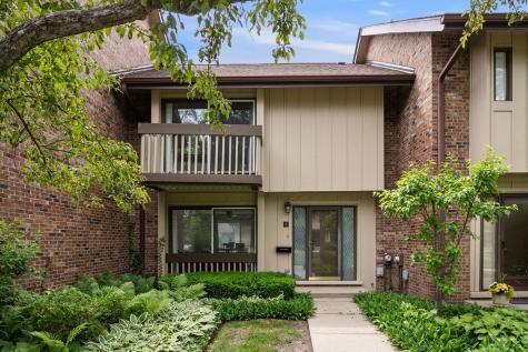 21 Kyle Court Willowbrook IL 60527