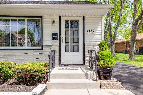 1009 Westmoreland Avenue Waukegan IL 60085