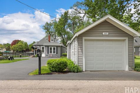 1611 North Woodlawn Park Avenue Mchenry IL 60051