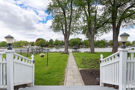 1611 North Woodlawn Park Avenue Mchenry IL 60051