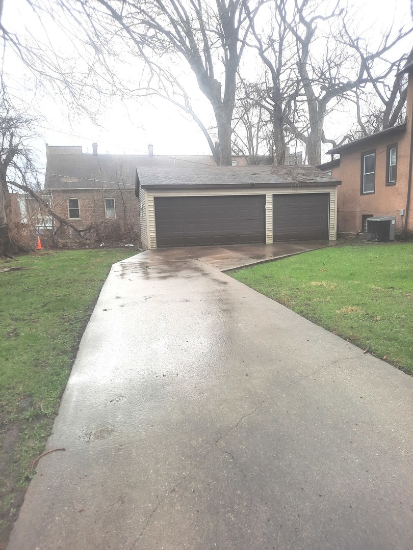 2665 East 77th Street Chicago IL 60649