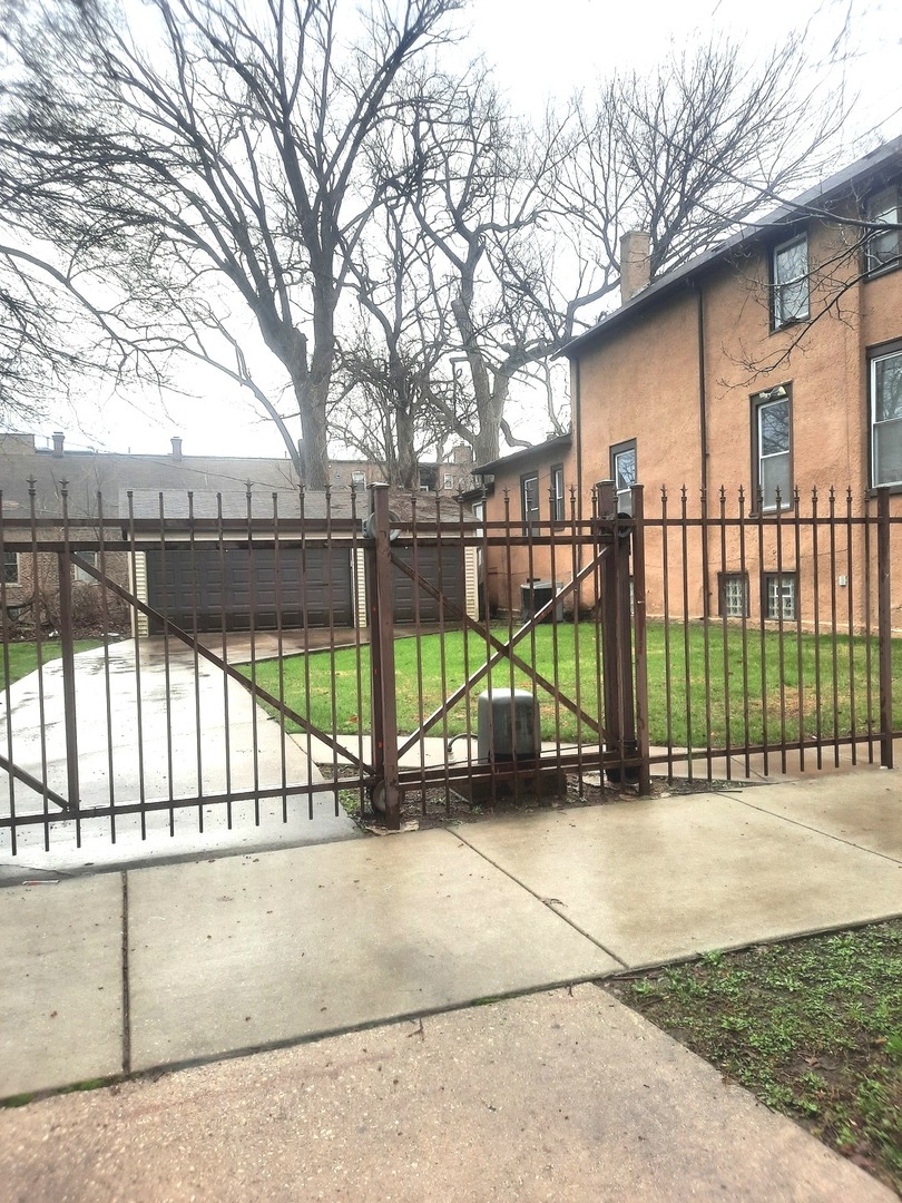 2665 East 77th Street Chicago IL 60649
