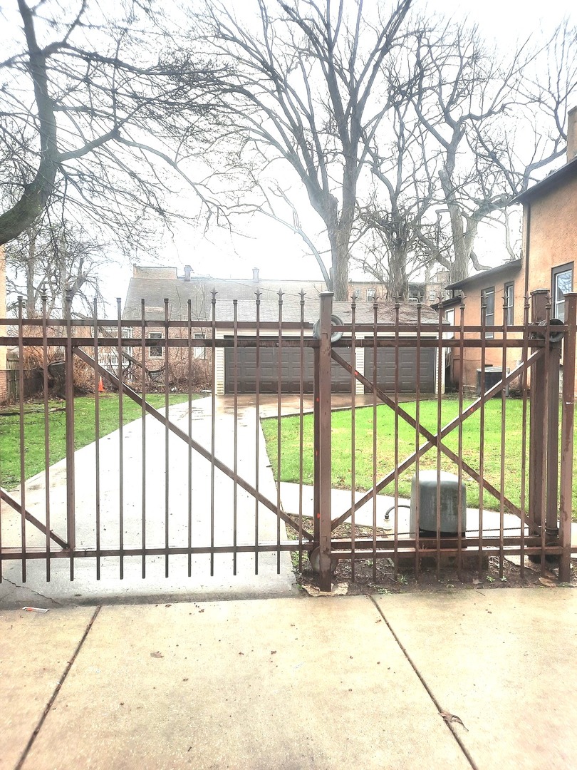 2665 East 77th Street Chicago IL 60649