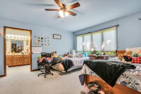 3947 Blackstone Avenue Gurnee IL 60031