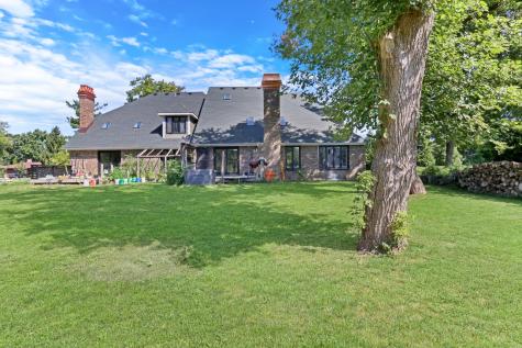 3947 Blackstone Avenue Gurnee IL 60031