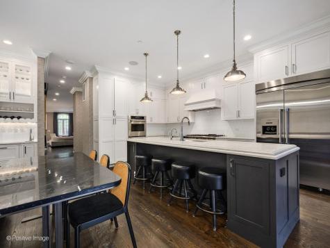 2122 North Magnolia Avenue Chicago IL 60614
