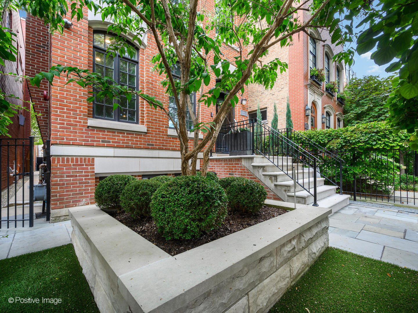 2122 North Magnolia Avenue Chicago IL 60614