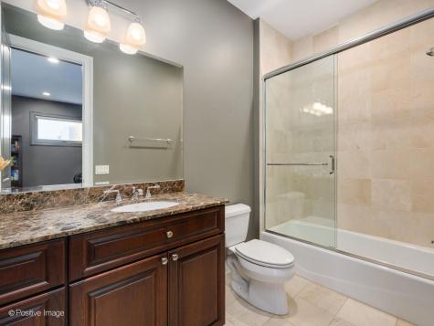 2122 North Magnolia Avenue Chicago IL 60614