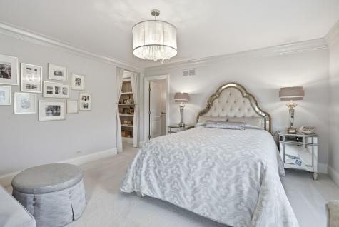 1877 Banbury Road Inverness IL 60067