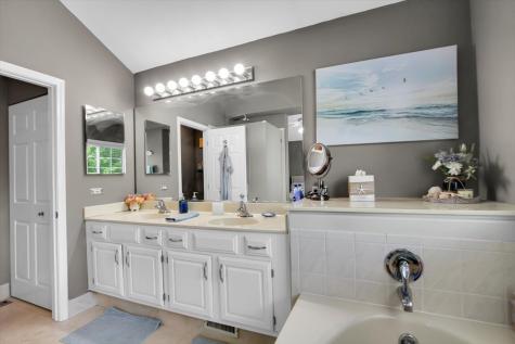 1575 Woodbury Circle Gurnee IL 60031