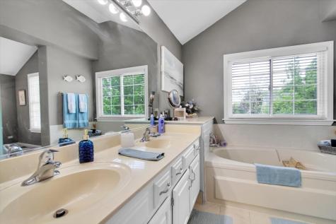 1575 Woodbury Circle Gurnee IL 60031